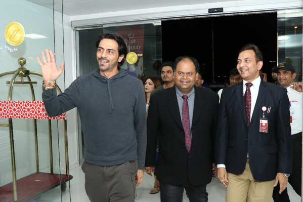 Bollywood Actor Arjun Rampal Meets and Greets Fans at Thumbay Hospital Dubai